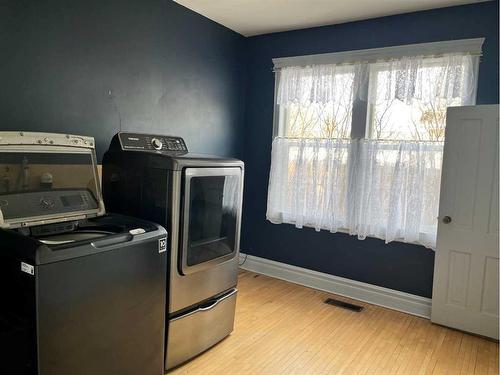 206 3Rd Street East, Lashburn, SK - Indoor Photo Showing Laundry Room