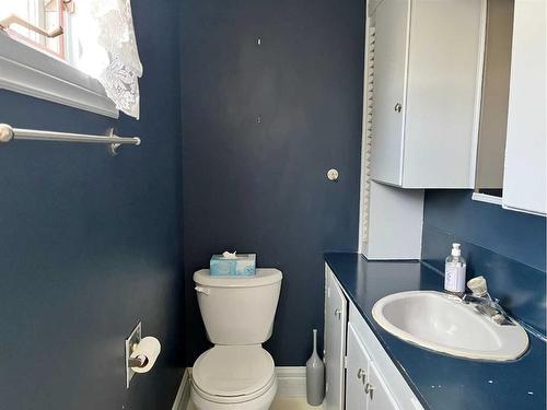 206 3Rd Street East, Lashburn, SK - Indoor Photo Showing Bathroom