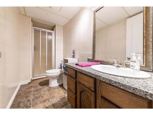 2705 52 Avenue, Lloydminster, AB - Indoor Photo Showing Bathroom