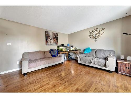 2705 52 Avenue, Lloydminster, AB - Indoor Photo Showing Living Room