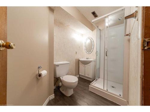 3214 49 Avenue, Lloydminster, SK - Indoor Photo Showing Bathroom