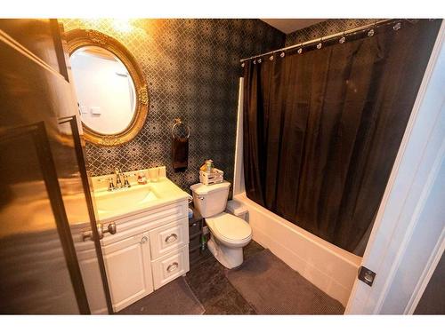 2902 9Th Avenue, Wainwright, AB - Indoor Photo Showing Bathroom