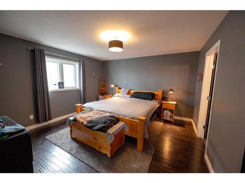 2902 9Th Avenue, Wainwright, AB - Indoor Photo Showing Bedroom