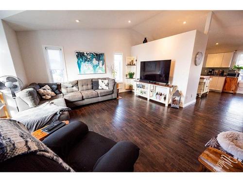 2902 9Th Avenue, Wainwright, AB - Indoor Photo Showing Living Room