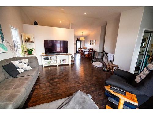 2902 9Th Avenue, Wainwright, AB - Indoor Photo Showing Living Room