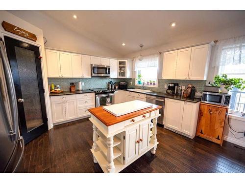 2902 9Th Avenue, Wainwright, AB - Indoor Photo Showing Kitchen