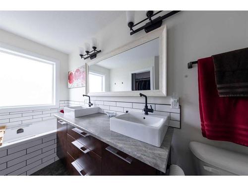 6202 17 Street Close, Lloydminster, AB - Indoor Photo Showing Bathroom