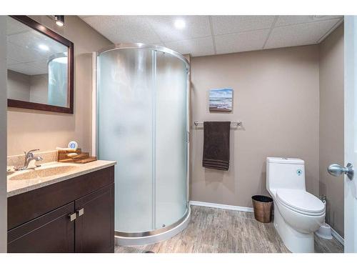 5716 28 Street, Lloydminster, AB - Indoor Photo Showing Bathroom