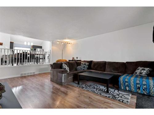 3005 45A Avenue, Lloydminster, SK - Indoor Photo Showing Living Room