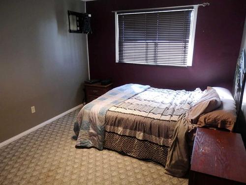 5820 Park Drive, Vermilion, AB - Indoor Photo Showing Bedroom