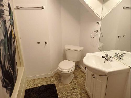 5820 Park Drive, Vermilion, AB - Indoor Photo Showing Bathroom