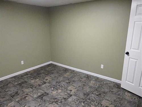 5820 Park Drive, Vermilion, AB - Indoor Photo Showing Other Room