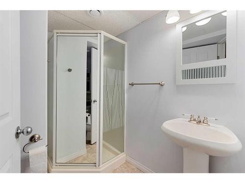 4905 53 Avenue, Kitscoty, AB - Indoor Photo Showing Bathroom