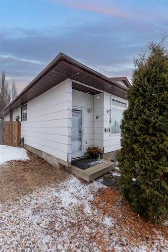 4905 53 Avenue, Kitscoty, AB - Outdoor With Exterior