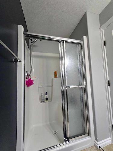 5405 15 Street, Lloydminster, AB - Indoor Photo Showing Bathroom
