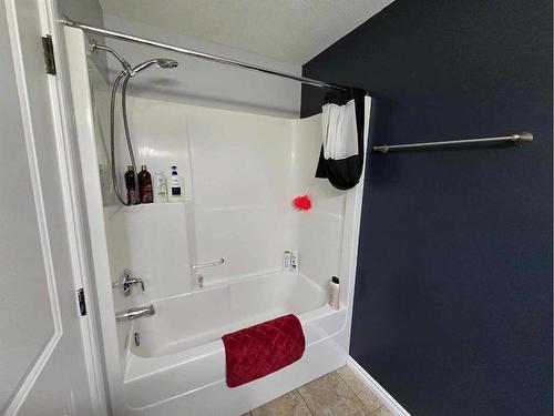 5405 15 Street, Lloydminster, AB - Indoor Photo Showing Bathroom