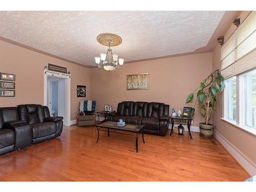 417 2 Street, Paradise Hill, SK - Indoor Photo Showing Living Room