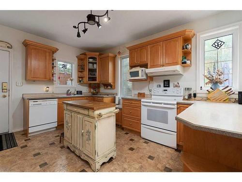 417 2 Street, Paradise Hill, SK - Indoor Photo Showing Kitchen With Double Sink