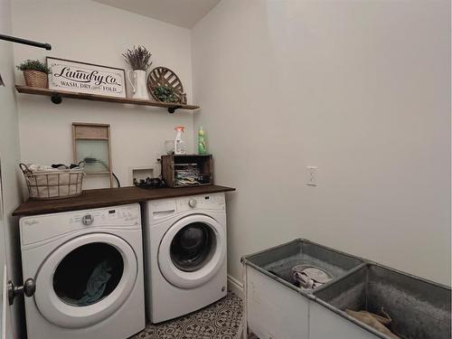 818 29 Street, Wainwright, AB - Indoor Photo Showing Laundry Room