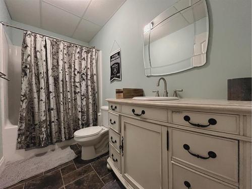 818 29 Street, Wainwright, AB - Indoor Photo Showing Bathroom