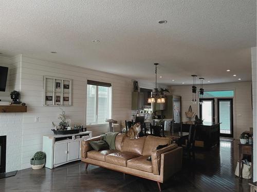 818 29 Street, Wainwright, AB - Indoor Photo Showing Living Room