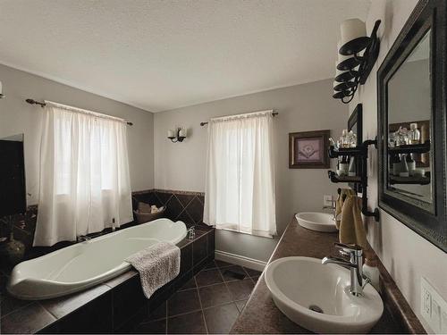 3 441066 Rr 65A, Rural Wainwright No. 61, M.D. Of, AB - Indoor Photo Showing Bathroom