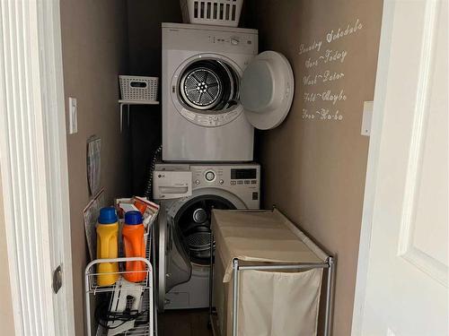 5205 29 Street North, Lloydminster, AB - Indoor Photo Showing Laundry Room