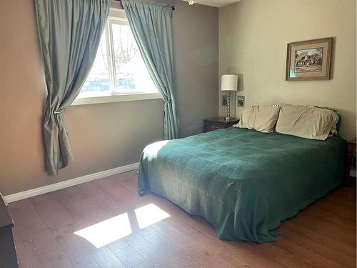 5205 29 Street North, Lloydminster, AB - Indoor Photo Showing Bedroom