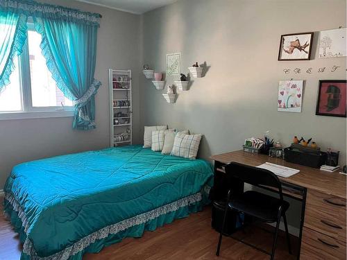 5205 29 Street, Lloydminster, AB - Indoor Photo Showing Bedroom