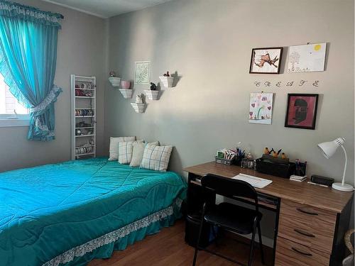 5205 29 Street, Lloydminster, AB - Indoor Photo Showing Bedroom