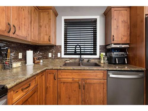 4731 13 Street, Lloydminster, SK - Indoor Photo Showing Kitchen With Double Sink