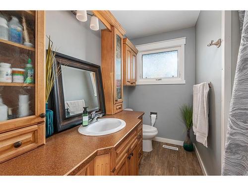 5616 42 Street, Lloydminster, AB - Indoor Photo Showing Bathroom