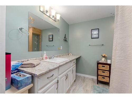 5616 42 Street, Lloydminster, AB - Indoor Photo Showing Bathroom