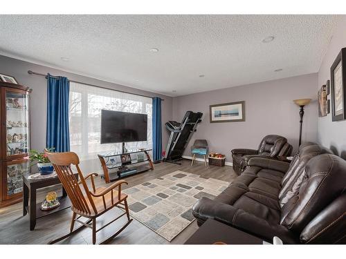 5616 42 Street, Lloydminster, AB - Indoor Photo Showing Living Room