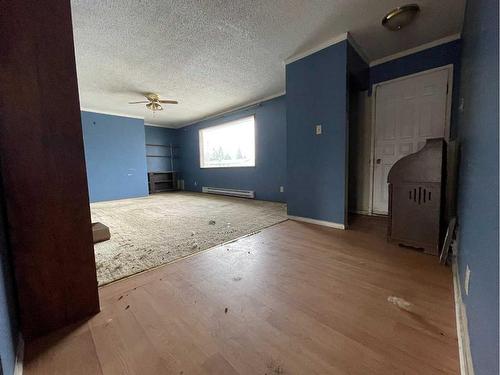 405 Mcconnell Drive, Maidstone, SK - Indoor Photo Showing Other Room