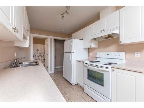 302B-5101 18 Street, Lloydminster, AB - Indoor Photo Showing Kitchen With Double Sink