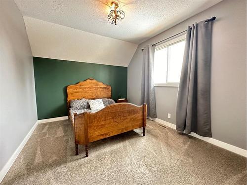 5808 51 Avenue, Vermilion, AB - Indoor Photo Showing Bedroom