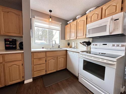 5808 51 Avenue, Vermilion, AB - Indoor Photo Showing Kitchen With Double Sink