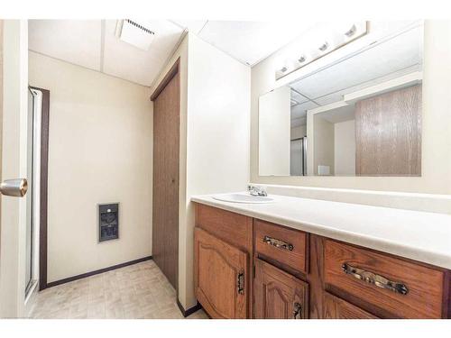 110 5 Avenue, Maidstone, SK - Indoor Photo Showing Bathroom