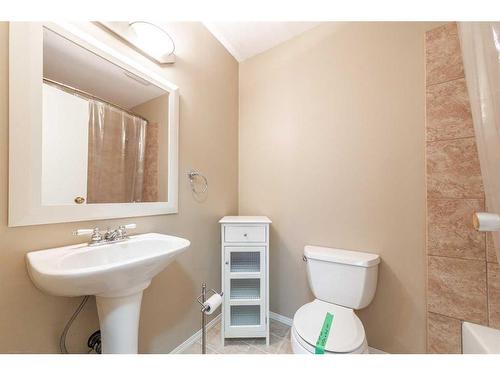 110 5 Avenue, Maidstone, SK - Indoor Photo Showing Bathroom