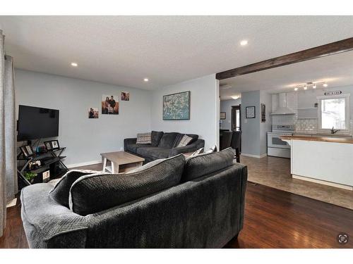 3106 48 Avenue, Lloydminster, SK - Indoor Photo Showing Living Room