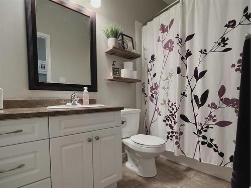 1010 30 Street, Wainwright, AB - Indoor Photo Showing Bathroom