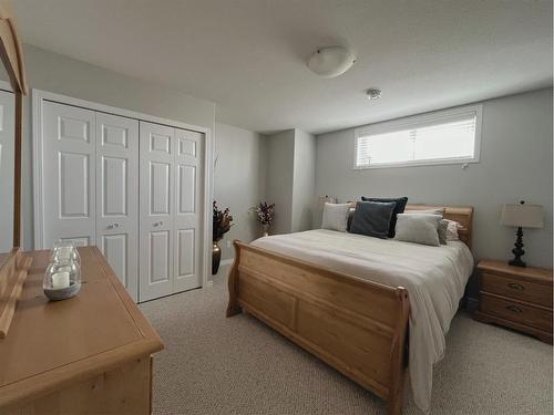1010 30 Street, Wainwright, AB - Indoor Photo Showing Bedroom