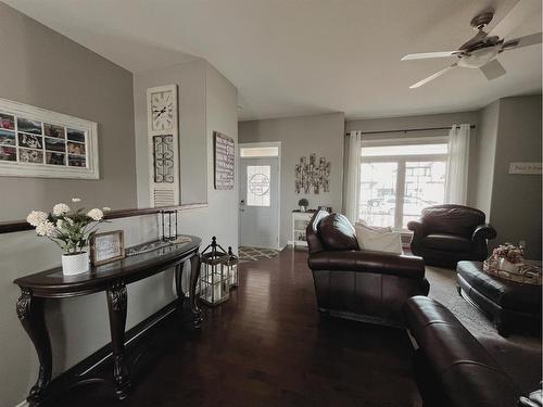 1010 30 Street, Wainwright, AB - Indoor Photo Showing Living Room