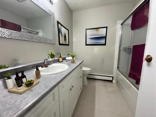 5803 49 Avenue, Killam, AB - Indoor Photo Showing Bathroom