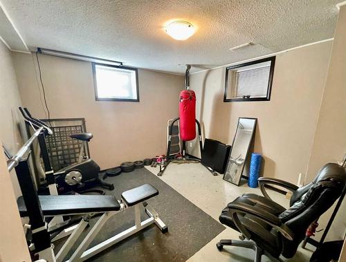 822 10 Street, Wainwright, AB - Indoor Photo Showing Gym Room
