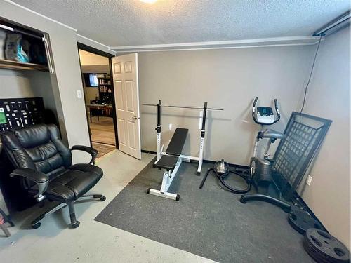 822 10 Street, Wainwright, AB - Indoor Photo Showing Gym Room