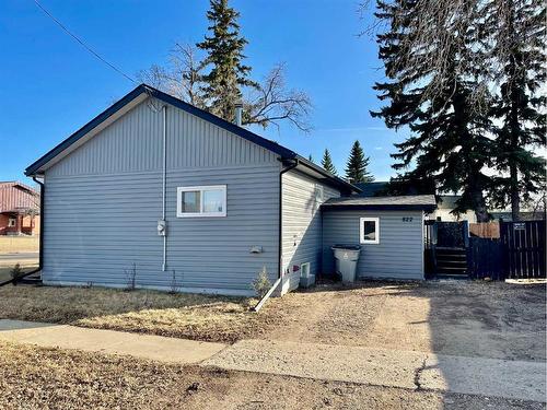 822 10 Street, Wainwright, AB - Outdoor With Exterior