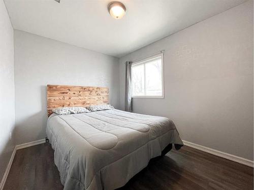 1107 2 Avenue, Wainwright, AB - Indoor Photo Showing Bedroom