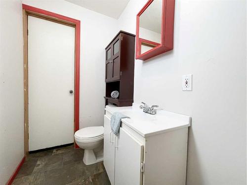 1107 2 Avenue, Wainwright, AB - Indoor Photo Showing Bathroom
